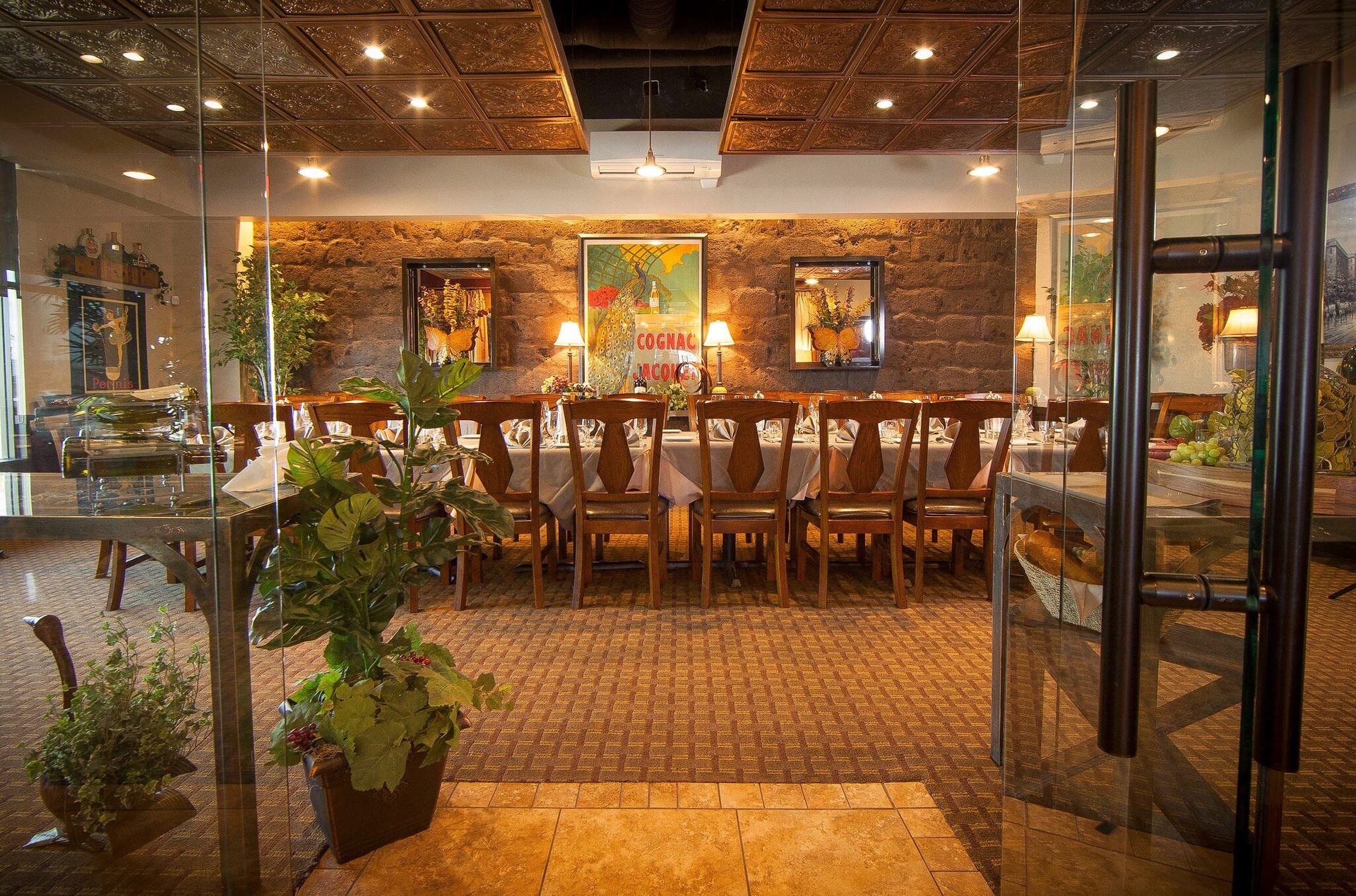 Private dining for 6 to 125 guests